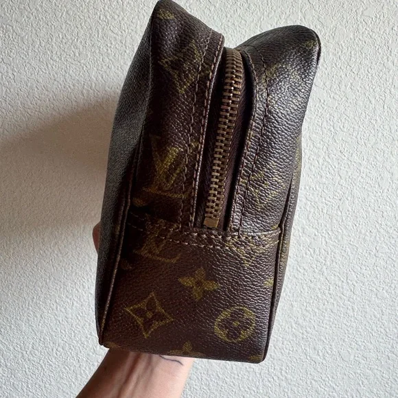 LOUIS VUITTON CLUTCH POUCH - Picture 2 of 6